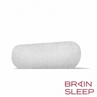 白色圓柱形枕頭，表面帶有顆粒感材質，兩端為圓弧形。下方有「BRAIN SLEEP」品牌標誌。