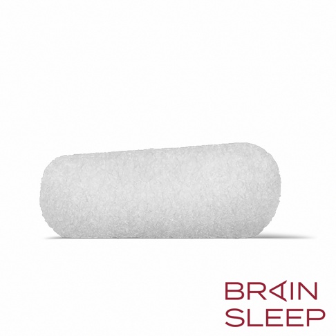 白色圓柱形枕頭，表面帶有顆粒感材質，兩端為圓弧形。下方有「BRAIN SLEEP」品牌標誌。
