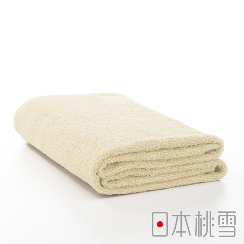 一條米白色、柔軟的飯店浴巾，材質為棉，表面有絨毛感，整齊對折於白色背景上。