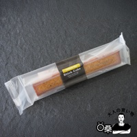 檸檬茶風味長條棒蛋糕，採用透明包裝，上面有英文標示Stick Cake。