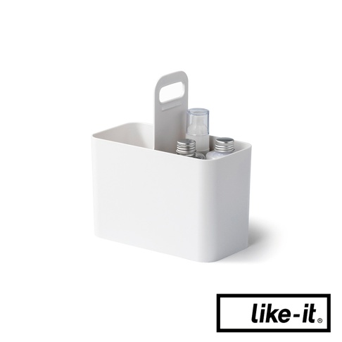 白色手提式雙層化妝品收納箱，側面有提把，內部放置了幾個小型透明瓶裝的化妝品，瓶蓋為銀色。