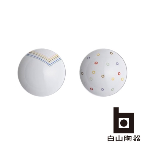 兩只白色陶瓷茶碗，一只碗內側有彩色線條組成的V形圖案，另一只碗內側有彩色圓點裝飾。