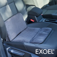 灰色麂皮材質的行動折疊腰靠坐墊，置於汽車座椅上，可見坐墊上有細小透氣孔，腰靠部分呈弧形，整體設計貼合人體工學。