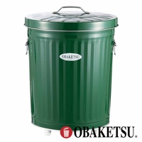 OBAKETSU 綠色手工製附輪垃圾桶，特寫鏡頭。