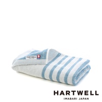 一條藍白條紋的今治迷你浴巾，材質為棉，帶有「HARTWELL IMABARI JAPAN」的品牌標籤。