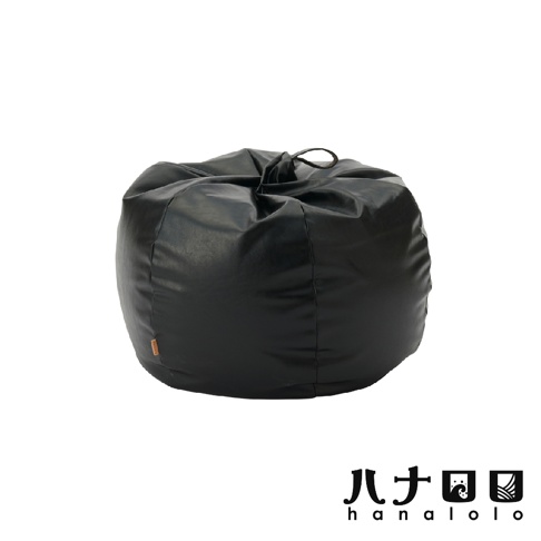 黑色皮革懶骨頭沙發，具有洋蔥式設計，頂部有束繩，底部有品牌標誌。