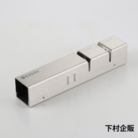 ESSYO 越匠系列不鏽鋼雙滾輪磨刀器，銀色，設有鑽石（Diamond）和陶瓷（Ceramic）兩個磨刀槽，表面有品牌標誌和雙線刻紋。