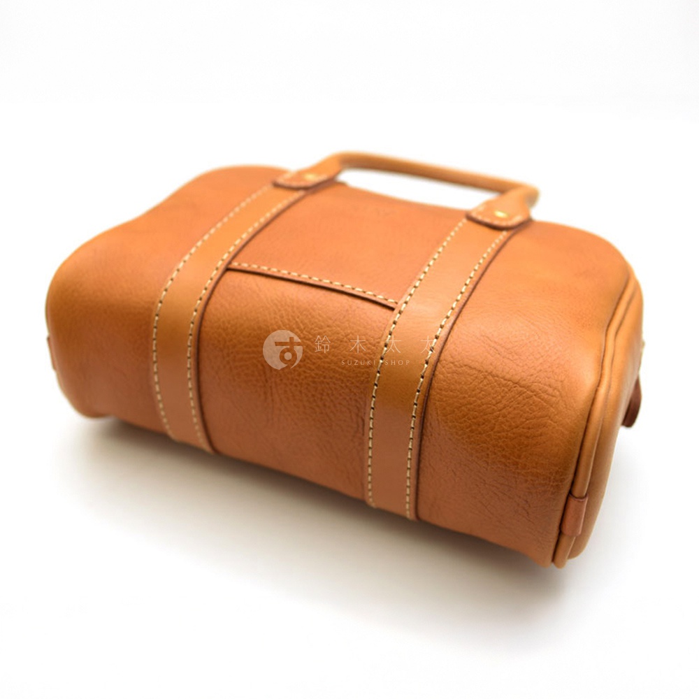 日本HERZ職人手作皮革兩用迷你波士頓包，圓潤包身搭配精緻縫線與厚實提把