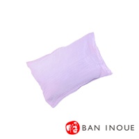 淺紫色兩層蚊帳棉織親膚枕套，材質柔軟，表面帶有細緻紋理，觸感舒適，適合各種枕芯。