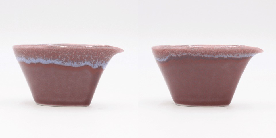 兩件式美濃燒素釉吐司酥脆專用盤，呈現柔和的紫紅色調，邊緣帶有淺藍色漸層釉，材質為陶瓷。