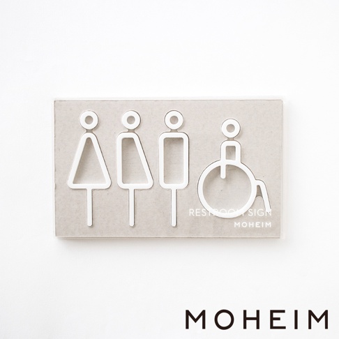 四入組白色廁所標示牌，包含女性、男性、無障礙人士圖示，以簡約線條設計，固定於淺灰色卡紙上。