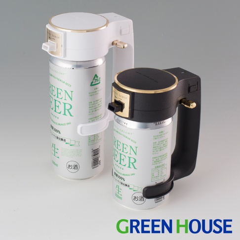 白色與黑色兩款音波啤酒金泡機，分別安裝在 500ml 和 350ml 的啤酒罐上。兩款金泡機皆有金色的飾邊與操作桿，以及黑色的出酒口。