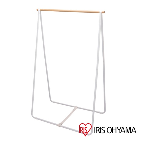 白色金屬框架搭配原木掛桿的天然造型曬衣架，寬版加高設計，整體簡潔實用。