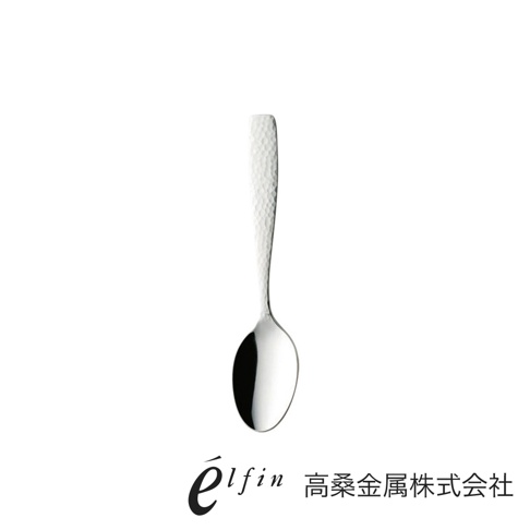 日製錘目紋不鏽鋼水果甜點匙，銀色，光滑的勺頭，帶有錘擊紋理的長柄，整體呈金屬光澤。