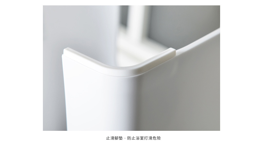 白色RETTO曲面一體簡約椅凳的邊緣特寫，椅凳採用光滑塑膠材質，邊緣帶有圓潤的白色防滑墊。