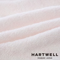 PON醬今治純棉條紋紗布浴巾，細緻紋理，柔軟親膚，呈現淡粉色，展現今治毛巾的優良品質。