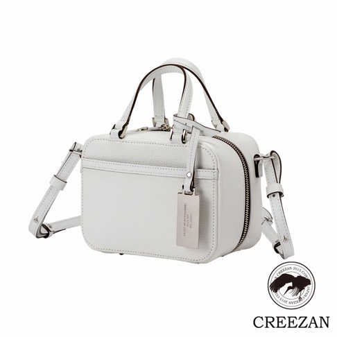 JETTER 迷你箱型包 CJTF-038，白色荔枝紋皮革材質，設有雙提把、可拆卸斜背帶、前方口袋及銀色金屬吊牌，搭配黑色拉鍊。