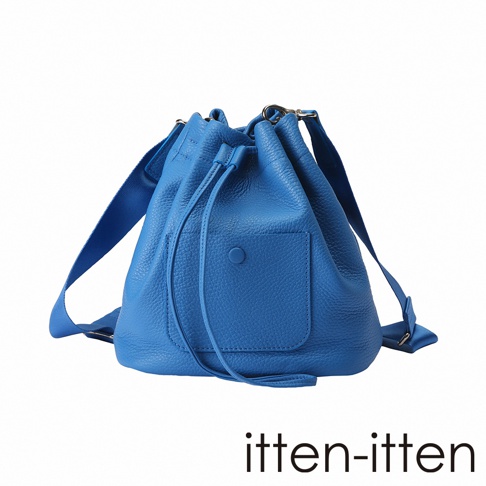 itten-itten 品牌 BOLLA 義大利皮革束口水桶包，藍色，帶有外袋和抽繩。