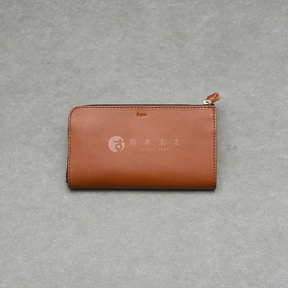 一個棕色皮革長夾，上面印有 Organ 和 鈴木太太 SUZUKI SHOP 的標誌。