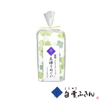 友禪染廚房兩用長拭巾，白色底布印有淺綠色四葉草圖案，以透明塑膠袋包裝，頂部以麻繩捆綁。