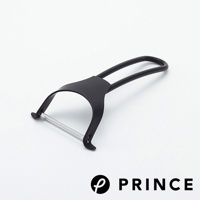 黑色削皮器，搭配金屬刀刃，手柄為U型設計，材質為塑膠和金屬。