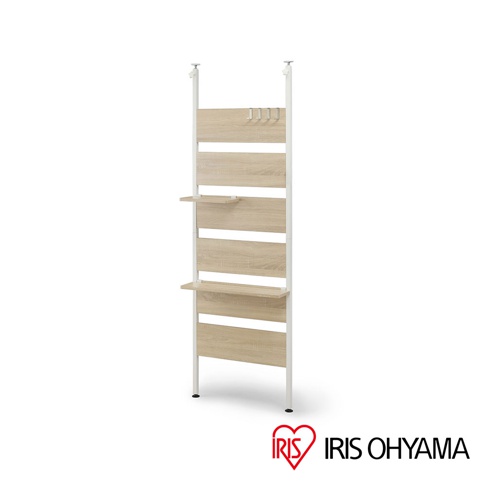 頂天立地木質收納架，白色金屬框架，搭配淺木紋層板，頂部有四個掛鉤，共四色可選。
