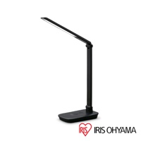 黑色LED檯燈，配備無線充電盤底座，燈臂可調整角度，設計簡潔現代。