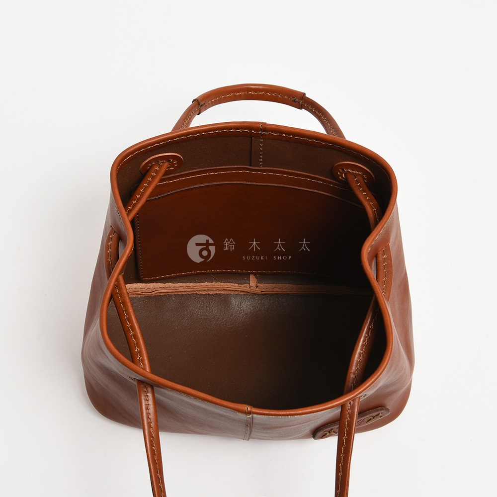 日本HERZ職人手作皮革可調式兩用托特包，內部印有SUZUKI SHOP字樣