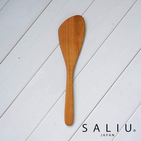 YAMASAKURA 山櫻木斜口鍋鏟，天然原木色，斜口設計，適合煎炒料理。