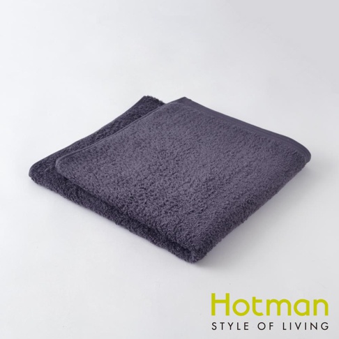 深灰色毛巾，材質柔軟，紋理清晰，疊放在白色背景上。