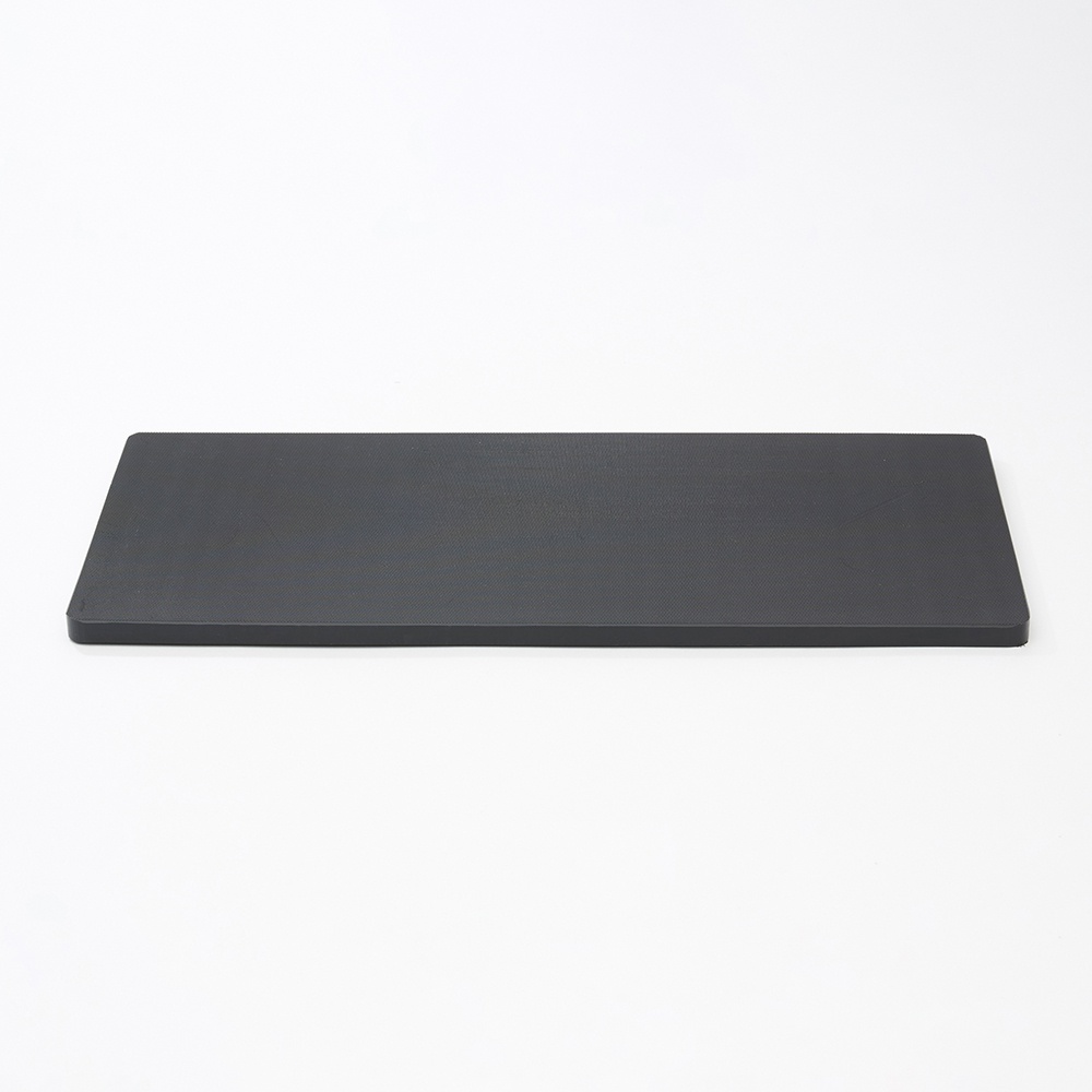 深灰色日製砧板，長39公分，由耐用材質製成，表面有細緻紋理，設計簡潔實用。