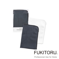 FUKITORU超極細纖維碗盤擦拭布，兩件組，包含一深灰色和一白色擦拭布，材質為超細纖維，表面有細緻的條紋紋理，包裝內含一深灰色擦拭布。