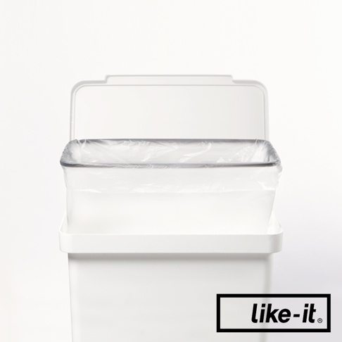 白色大容量分類垃圾桶，桶身為塑膠材質，內含一個透明塑膠垃圾袋，垃圾桶上方有一個可掀起的白色蓋子，右下方有 black-it. 品牌標誌。