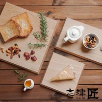 志津匠 morinoki 榆木砧板展示了烤吐司、堅果、水果和茶點，設計簡約。