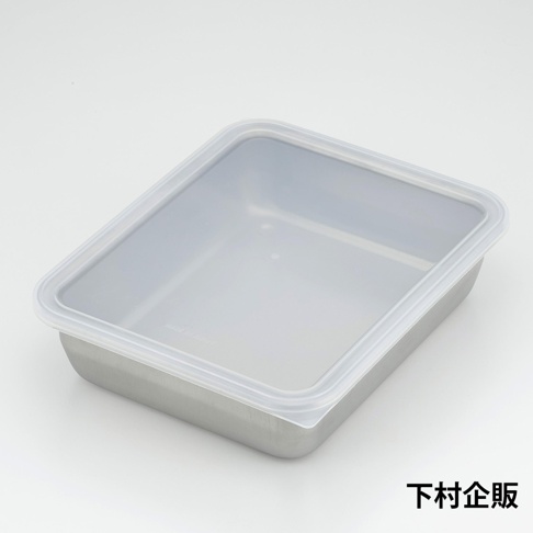 下村企販的不鏽鋼多功能附蓋調理保存盒，寬深型設計，附透明盒蓋。