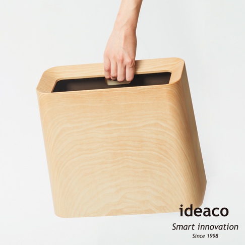 橡木紋方形垃圾桶，淺木色，有提把設計，內部為黑色，容量 11.5 公升。