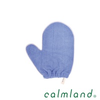 一隻藍色超細纖維除塵清潔手套，帶有白色滾邊和鬆緊帶袖口。