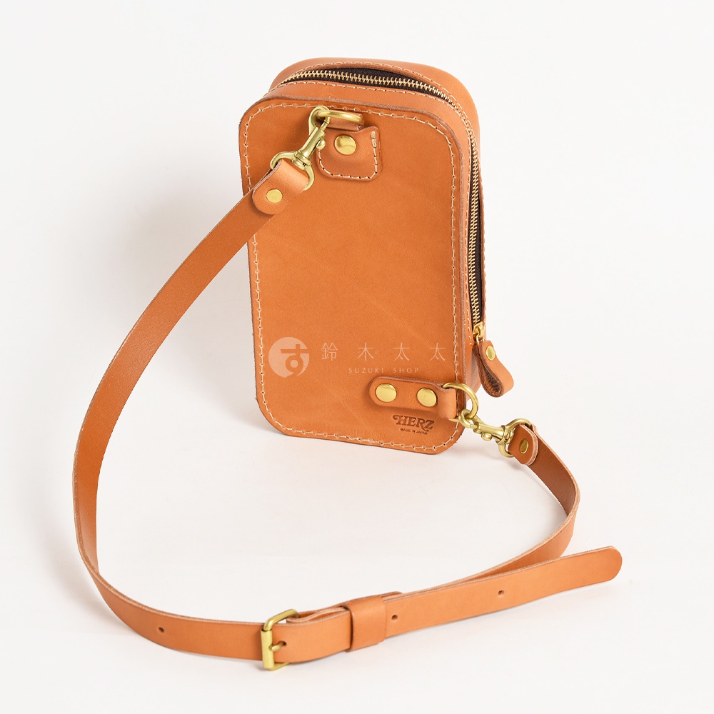 日本HERZ職人手作皮革兩用直立型斜背包，棕色皮革，附可拆卸斜背帶。