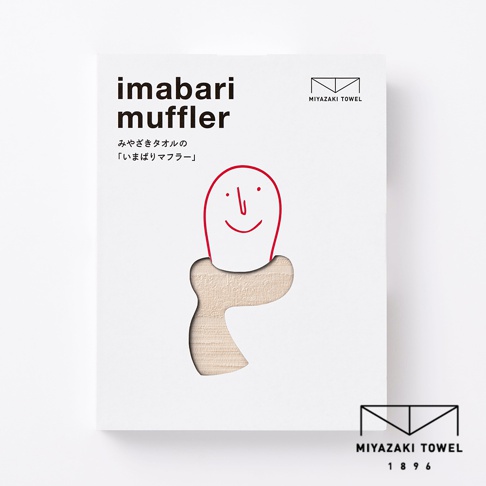 今治匹馬棉圍巾，淺米色，質地柔軟，印有「Imabari Muffler」字樣及可愛的卡通人臉圖案。