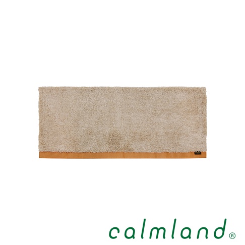 Ward Robe 廚房地墊，米白色長絨毛材質，底部為棕色防滑材質，尺寸為 M。