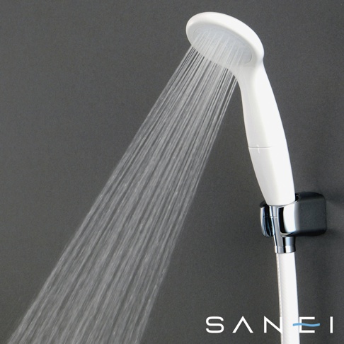 白色蓮蓬頭，出水狀如細絲，附有銀色金屬支架，背景為深灰色。