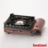 金屬棕色雙重防風卡式爐，配有黑色爐架和銅色爐頭，爐身側面有通風孔設計，並設有黑色旋鈕和紅色火力指示。