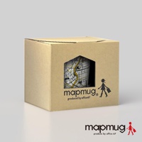 mapmug 手繪地圖馬克杯，展示於紙盒內，杯身印有東京都心地圖，以線條、漢字及黃色線條標示街道，杯子為白色陶瓷材質。