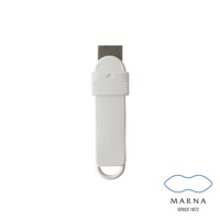 白色塑膠外殼的萬用去污橡皮擦，頂端露出方形的灰色粗糙去污頭，外殼底部有掛環設計。