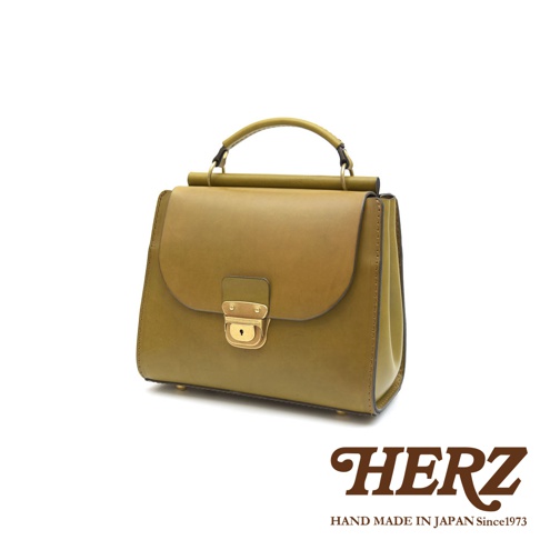 HERZ 職人手作日本皮革屋瓦風兩用單肩包，軍綠色，黃銅鎖扣。