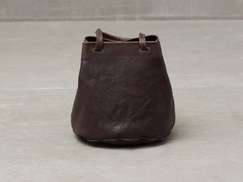 職人手作皮革Organ抽繩肩背手提托特包 (G-84) S，深棕色，圓潤的包身，雙提把設計，皮革材質，簡約大方。