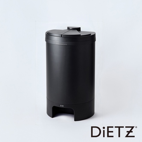 黑色圓柱形自動感應靜音垃圾桶，容量30公升，頂部設有可開合的蓋子，整體為霧面質感。