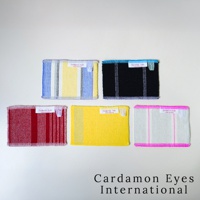 五條不同顏色的壓克力纖維無痕清潔巾：條紋藍黃白、純黑藍條紋、紅條紋、亮黃色、粉紅條紋白。