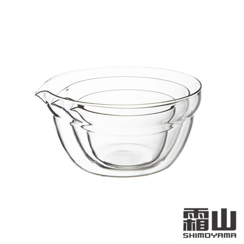 日本霜山耐熱玻璃調理碗，附有導流口，為雙層設計，方便使用。