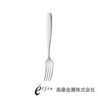 日製錘目紋不鏽鋼餐叉，銀色，有錘擊紋理，四齒設計，簡約實用。